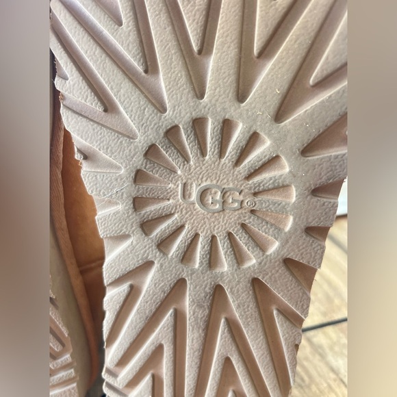 UGG Boot EUC Size 10-11 worn once LIKE NEW no tags - Picture 12 of 16